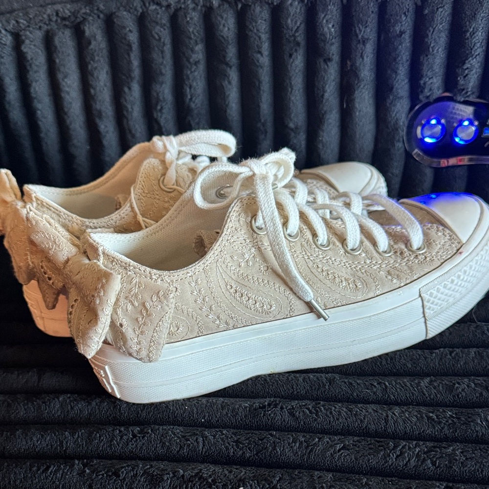 Elegant Cream Lace Women's Sneakers - Picture 3 of 6